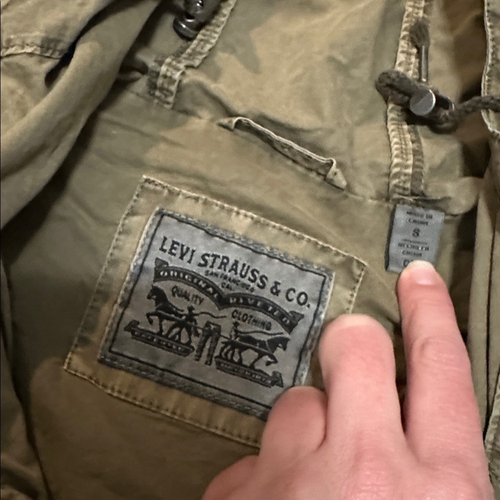 Levi's Khaki Jacket with Hood and pockets size small - Picture 3 of 9